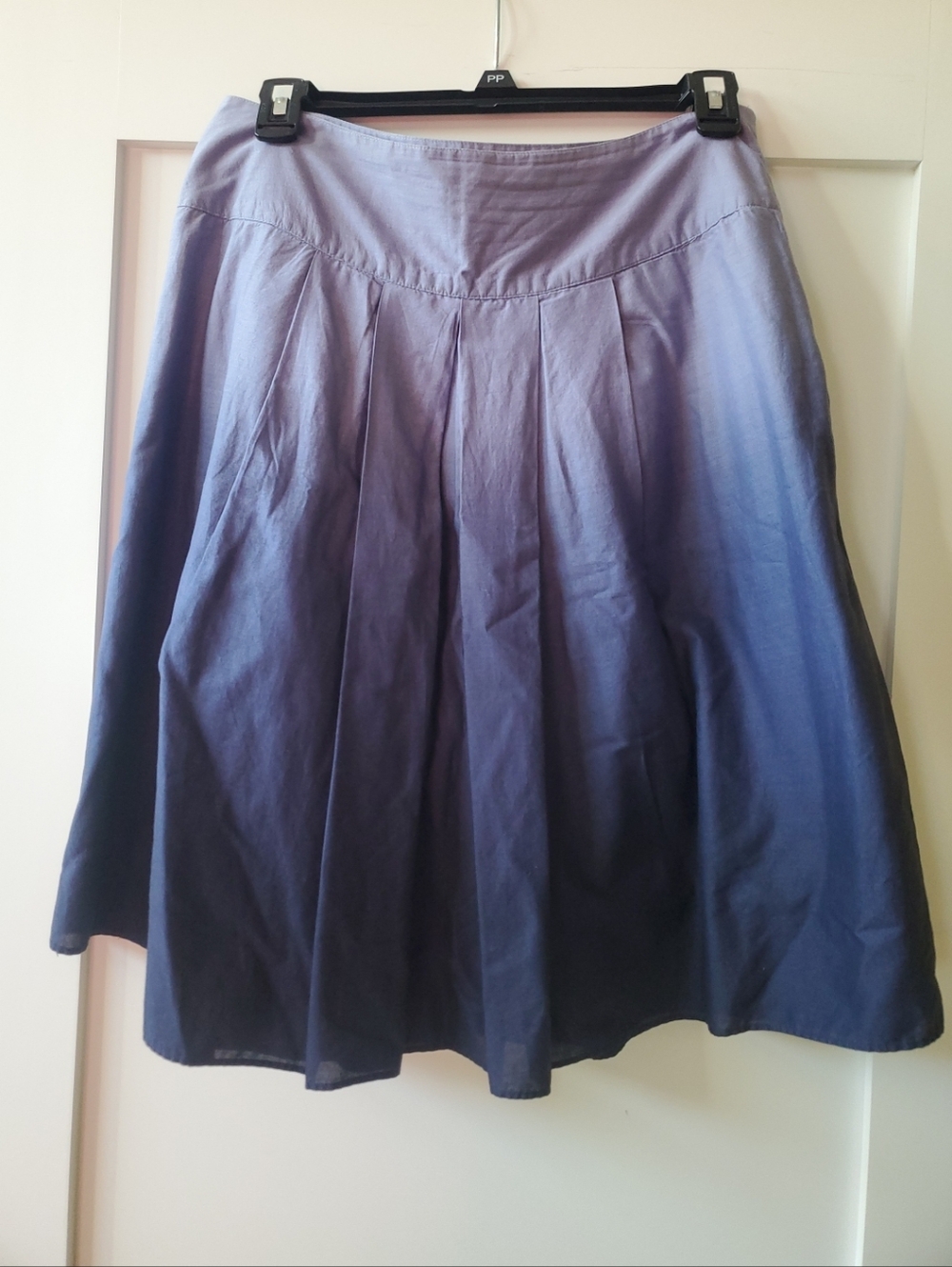 St. John's Bay Periwinkle Blue Ombre Knee Length Skirt Sz 8 -- 100% Cotton